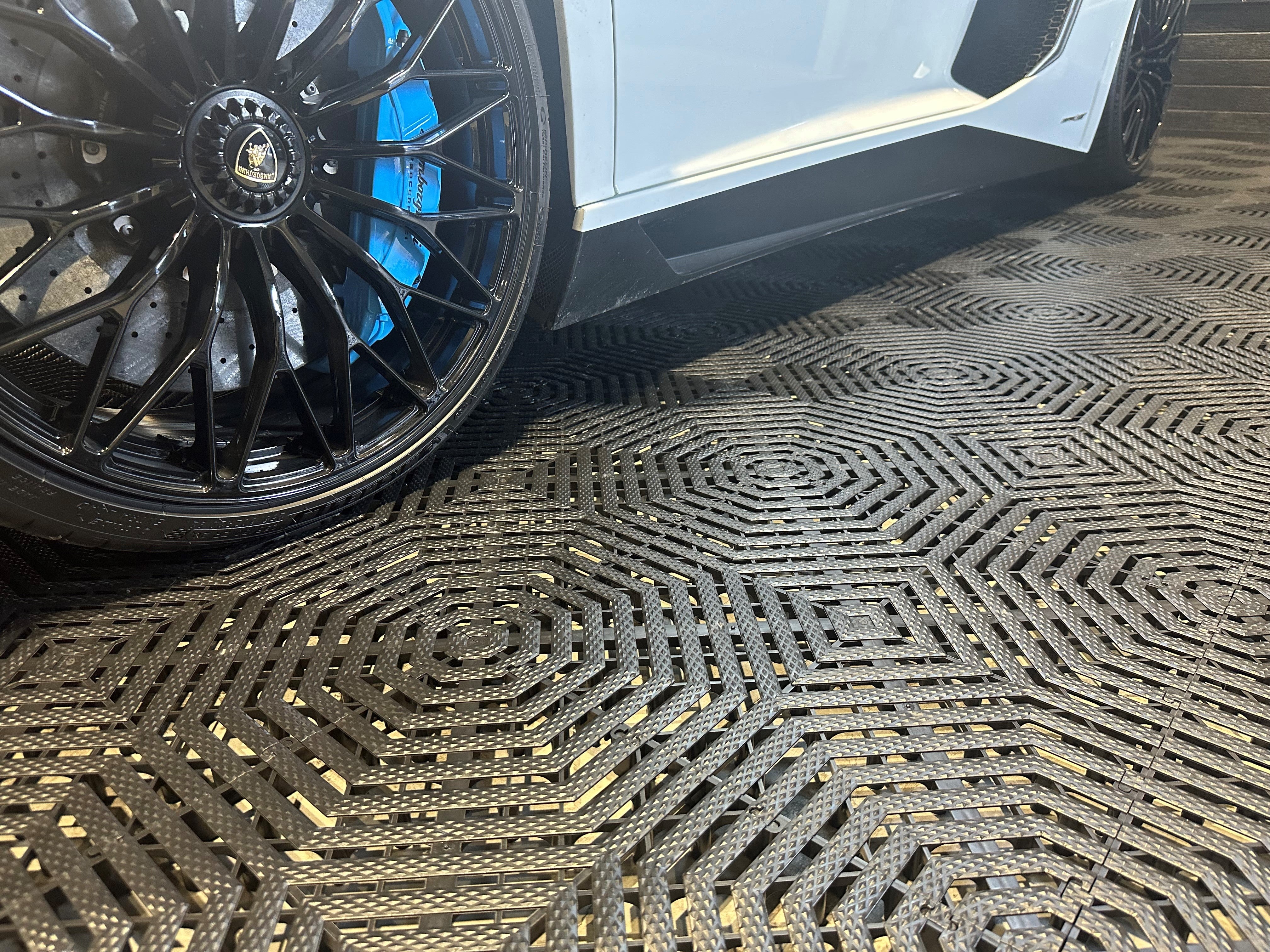 Lambo_b7bcc229-6423-4216-a9a7-